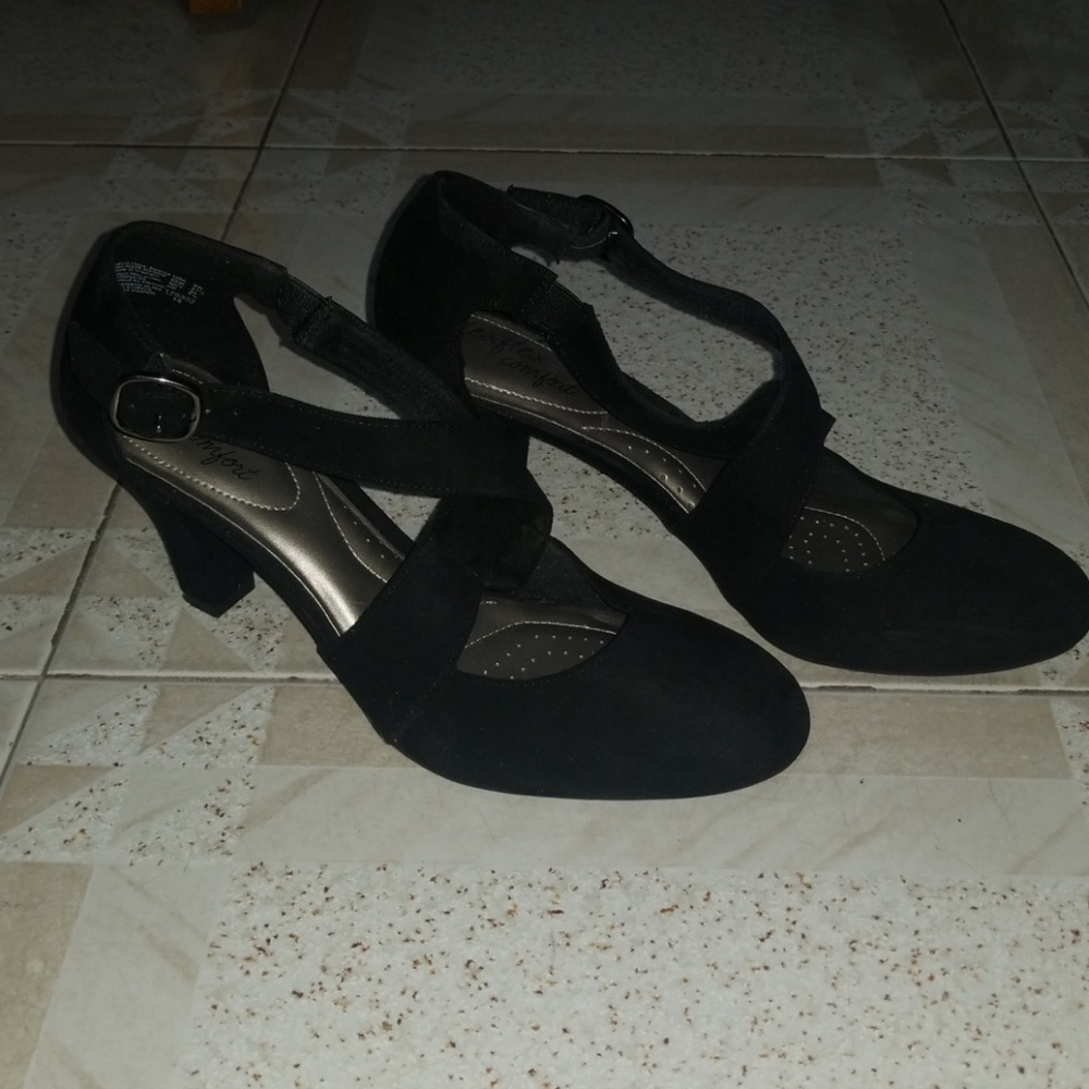 BLACK HEELS